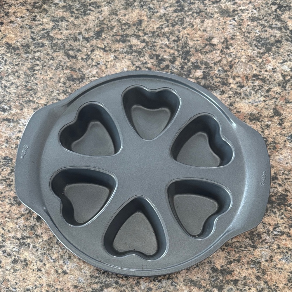 Wilton Gray Valentine Nonstick Baking Pan